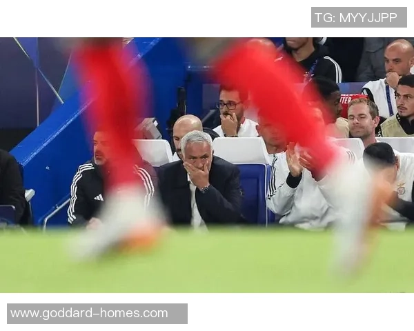 昔日足球巨星重返赛场引发热议球迷追忆经典瞬间 昔日足球巨星重返赛场引发热议球迷追忆经典瞬间