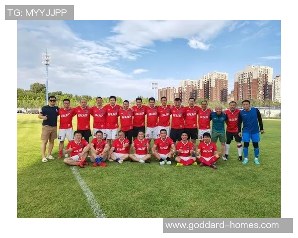 足球明星齐聚一堂精彩瞬间高清大合照展现足球魅力与友谊的完美结合